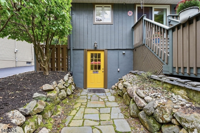 63 Manito Ave Property Photo 38
