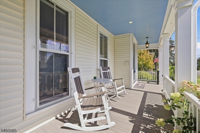 406 W Moore St Property Photo 5
