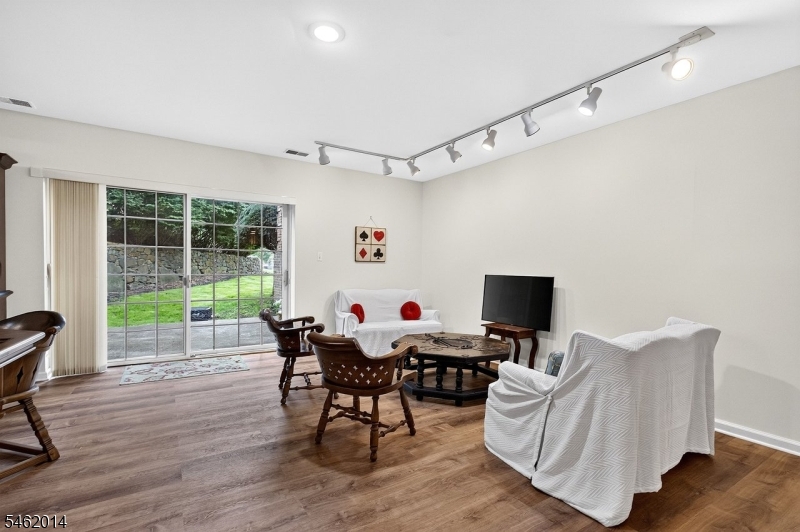6 Palmer Ct Property Photo 35