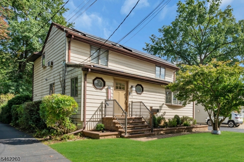 23 Evergreen Ave Property Photo 1