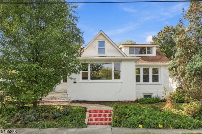 401 Lafayette St Property Photo 1