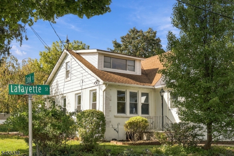 401 Lafayette St Property Photo 1