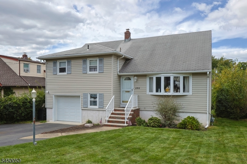 286 Pershing Rd Property Photo 1