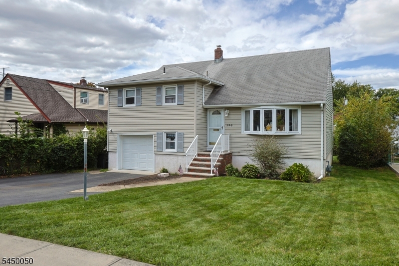 286 Pershing Rd Property Photo 18
