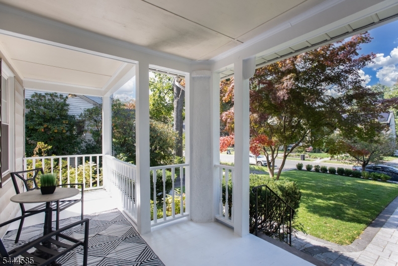 8 Franklin Pl Property Photo 3