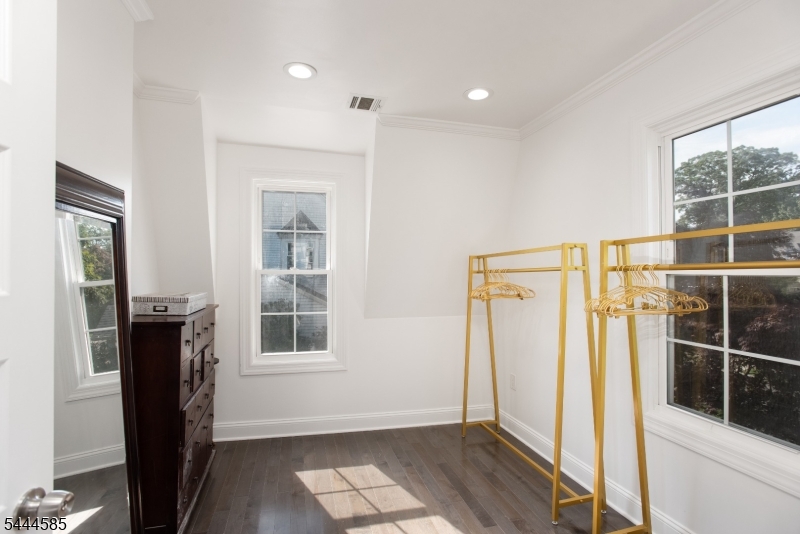 8 Franklin Pl Property Photo 16