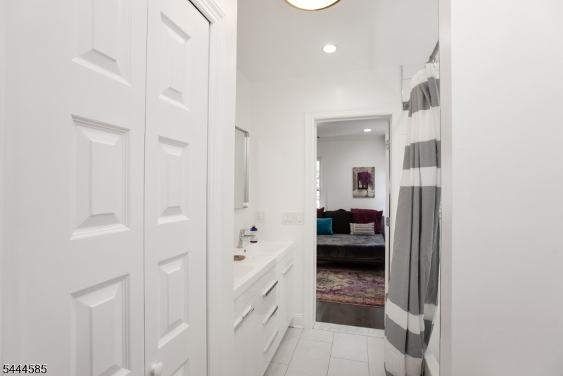 8 Franklin Pl Property Photo 21