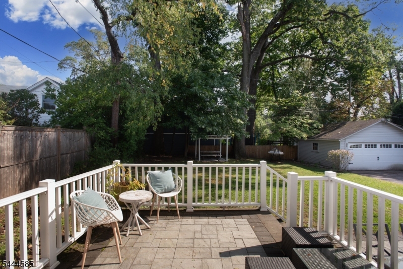 8 Franklin Pl Property Photo 31