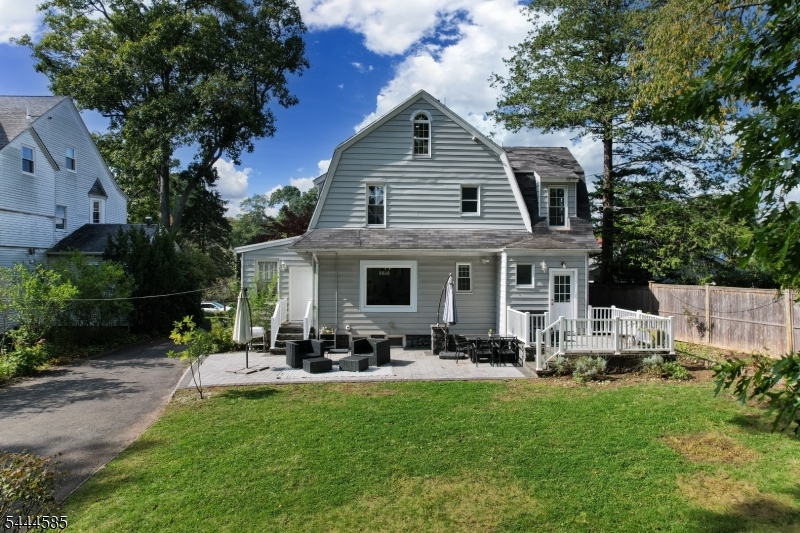 8 Franklin Pl Property Photo 32