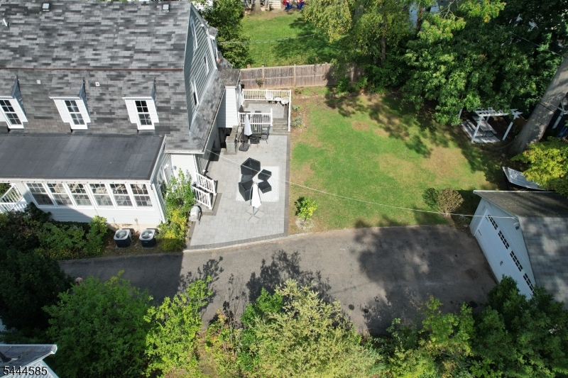 8 Franklin Pl Property Photo 34
