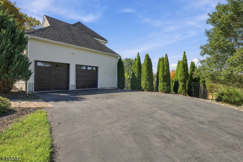 4 Brecia Ct Property Photo 5