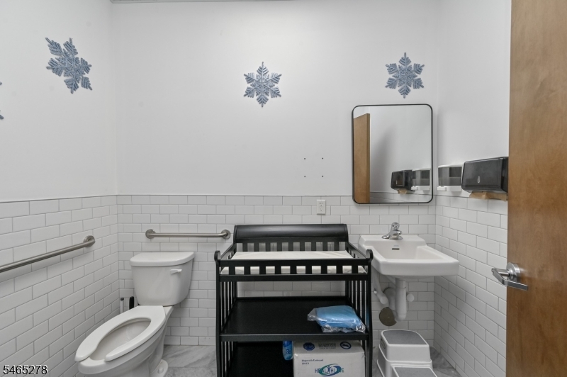 294 Orange St Property Photo 6