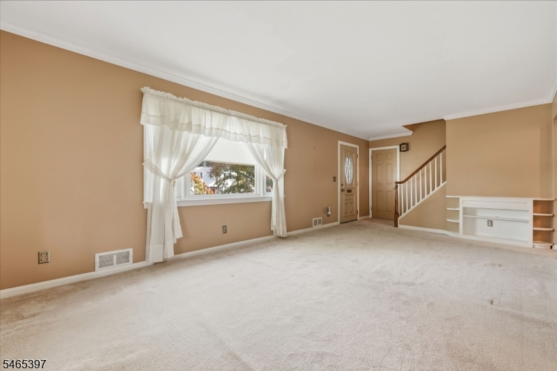 116 Grove Ave Property Photo 5
