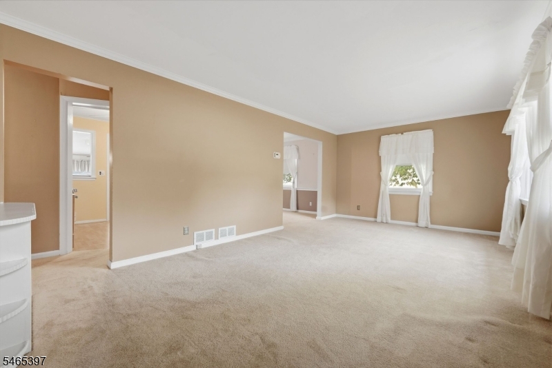 116 Grove Ave Property Photo 6