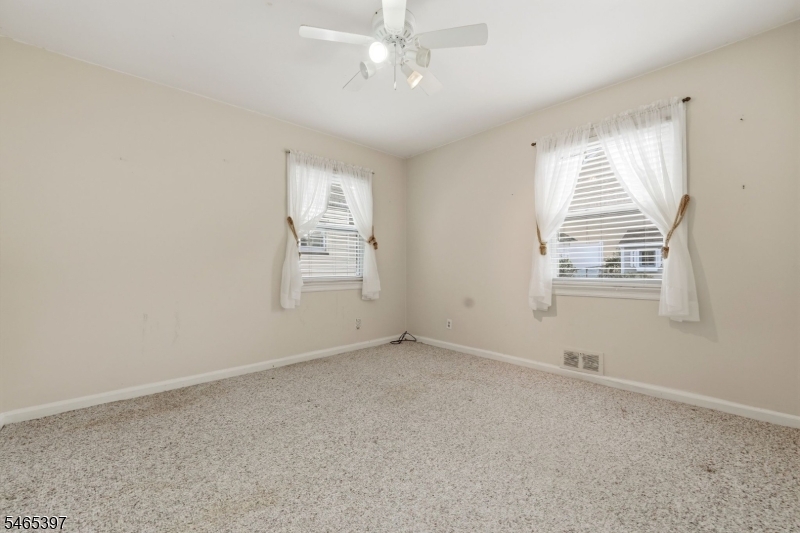 116 Grove Ave Property Photo 18