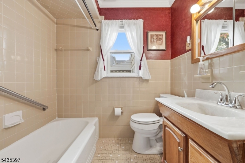 116 Grove Ave Property Photo 29