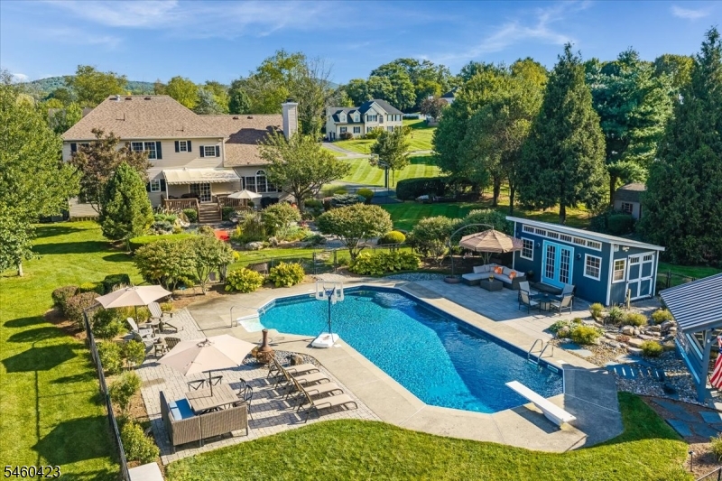 8 Saddle Ridge Rd Property Photo 2