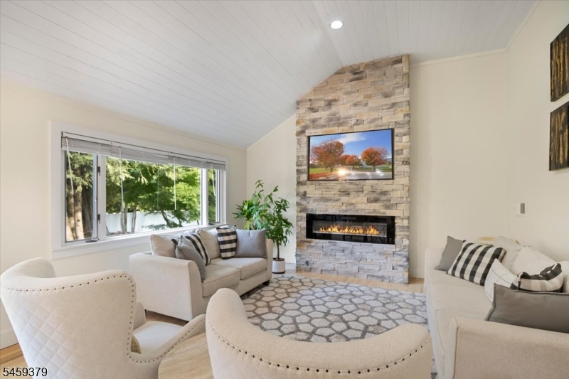 53 Sylvan Ter Property Photo 6