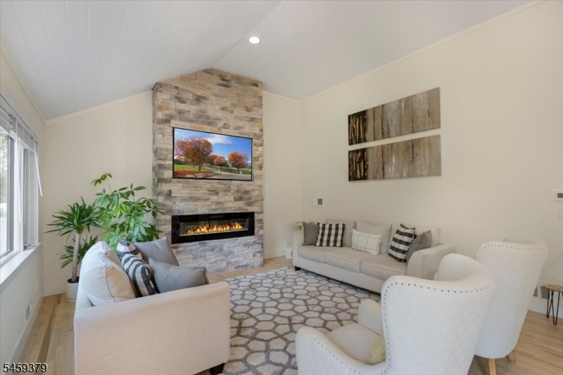 53 Sylvan Ter Property Photo 7