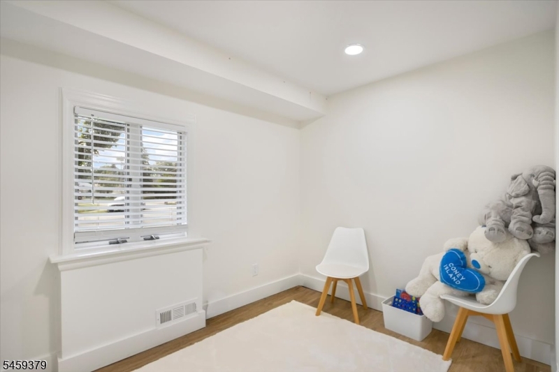 53 Sylvan Ter Property Photo 17
