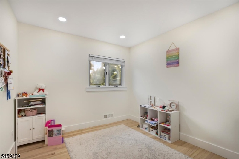 53 Sylvan Ter Property Photo 25