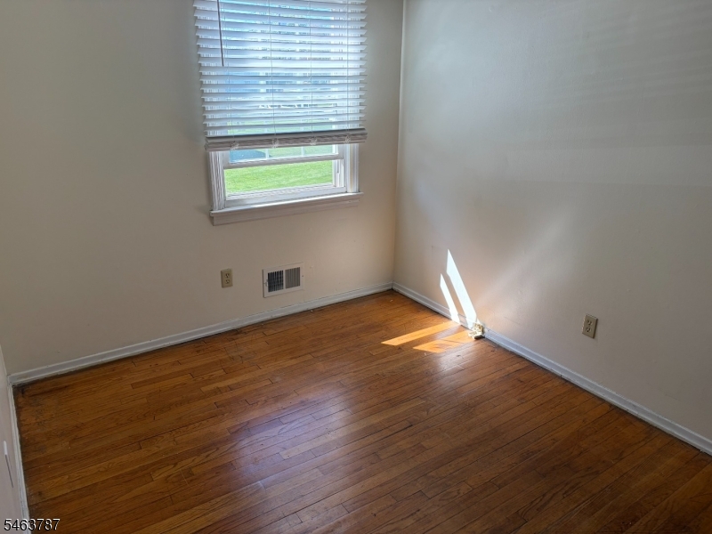 6 Columbia Dr 1a Property Photo 8
