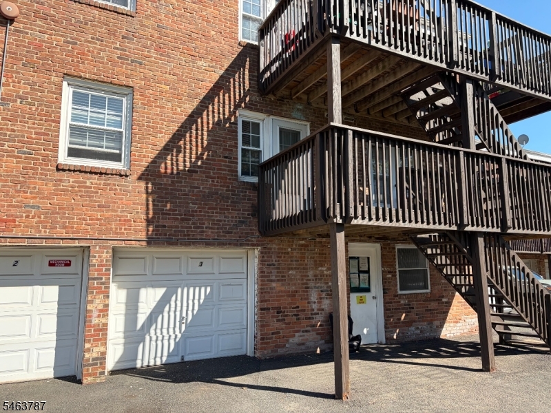 6 Columbia Dr 1a Property Photo 10