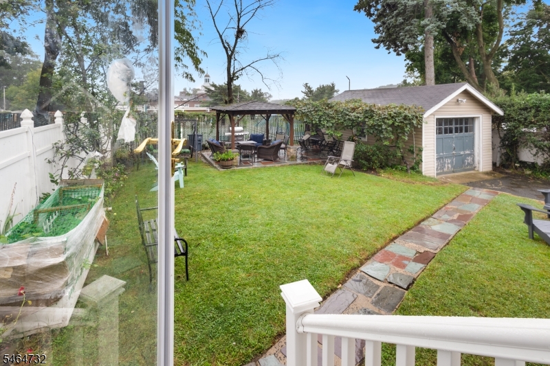 22 Ashwood Ter Property Photo 11