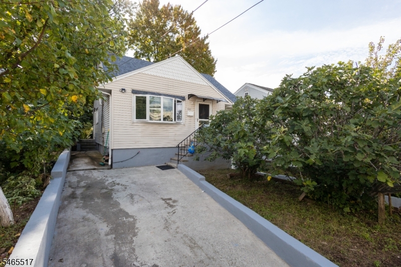 1611 86th St Property Photo 1