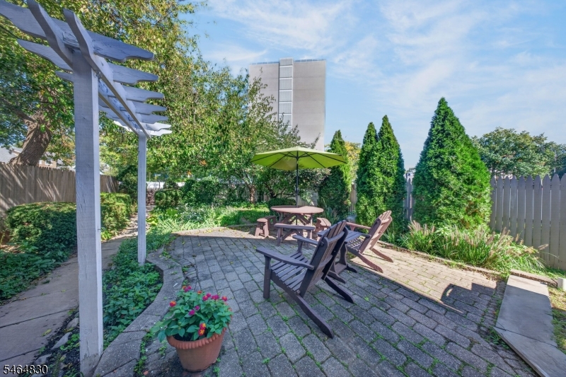 58 Somerset St Property Photo 37