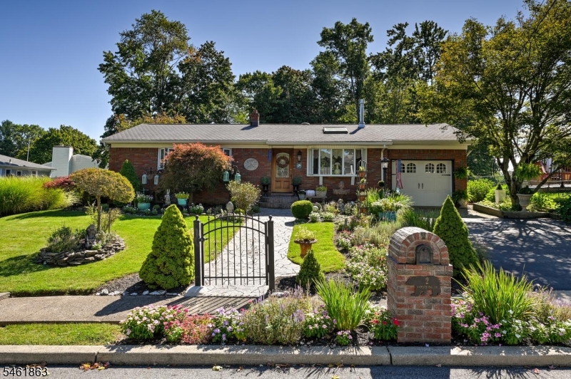 2 Armstrong Dr Property Photo 1