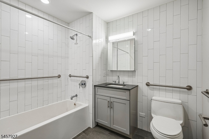 548 Franklin Ave 207 Property Photo 12