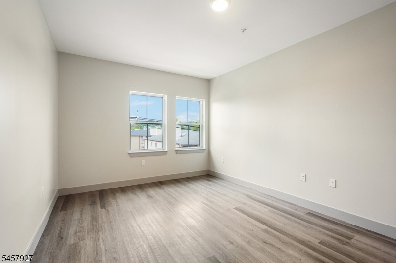 548 Franklin Ave 207 Property Photo 15