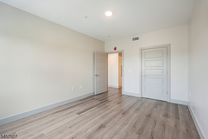 548 Franklin Ave 207 Property Photo 16