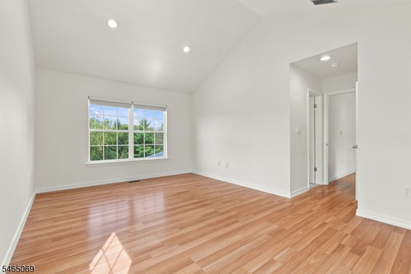 563 Buckingham Dr Property Photo 25