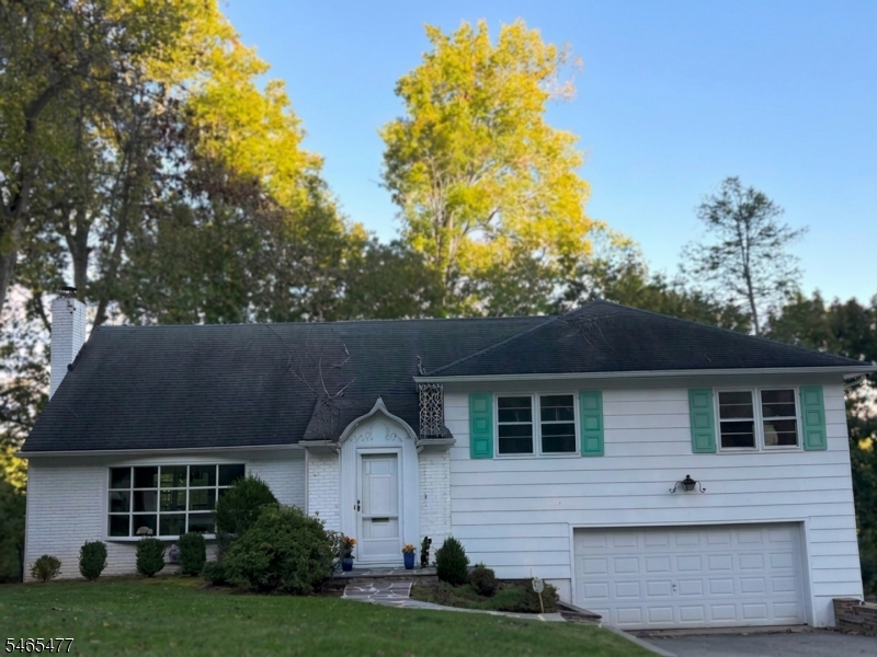 6 Stanford Ct. Property Photo 1