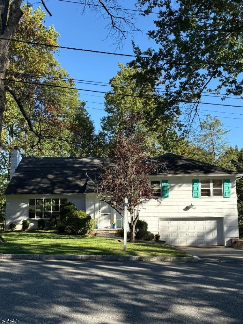 6 Stanford Ct. Property Photo 1
