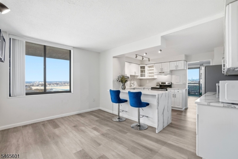1633 Harmon Cove Tower Property Photo 1