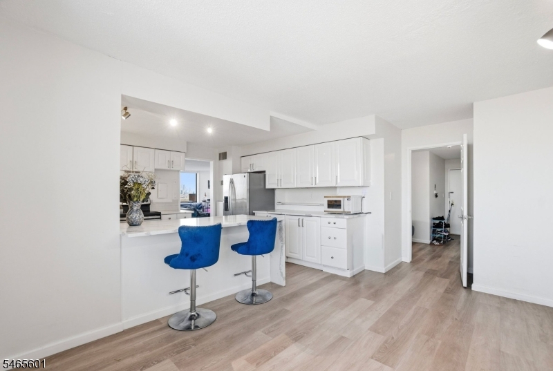 1633 Harmon Cove Tower Property Photo 2
