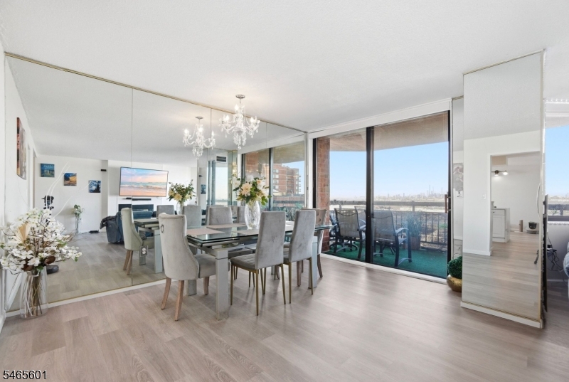 1633 Harmon Cove Tower Property Photo 12