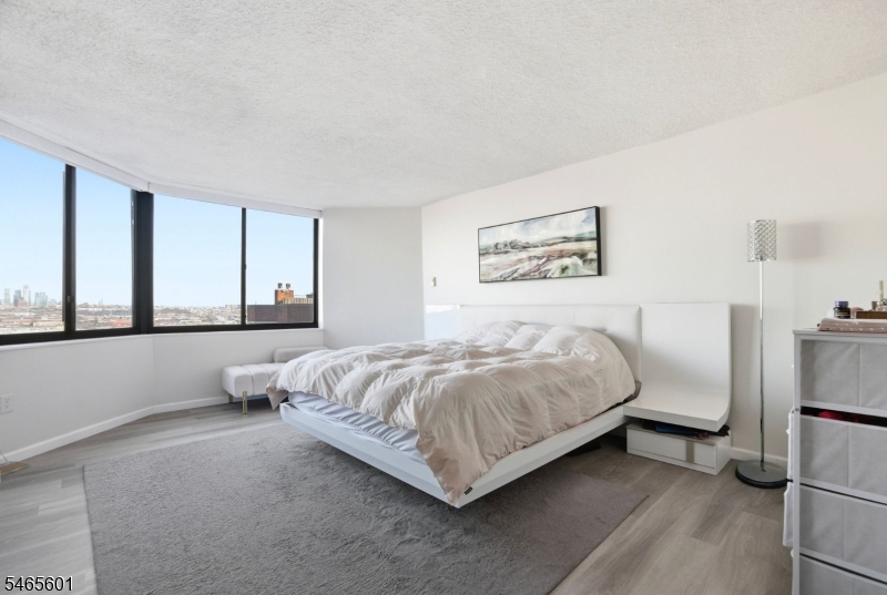 1633 Harmon Cove Tower Property Photo 16