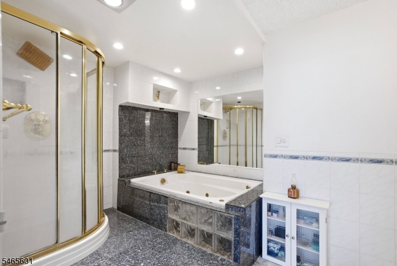 1633 Harmon Cove Tower Property Photo 23