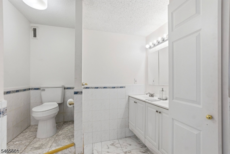 1633 Harmon Cove Tower Property Photo 24