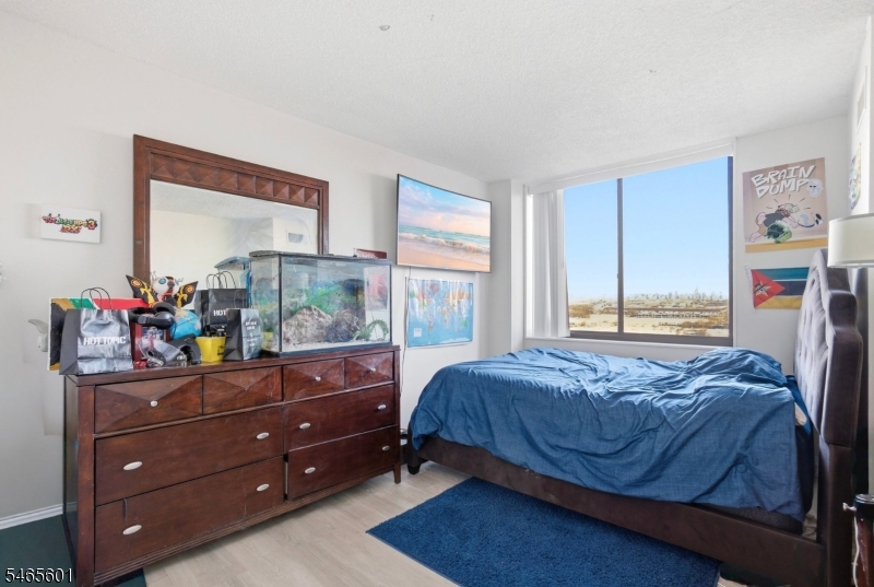1633 Harmon Cove Tower Property Photo 25