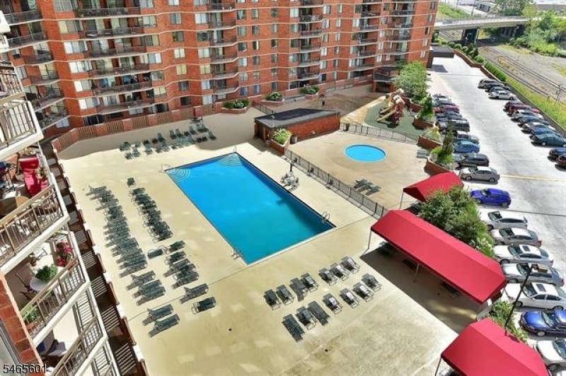 1633 Harmon Cove Tower Property Photo 30