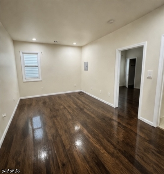 467 Hawthorne Ave Property Photo 2