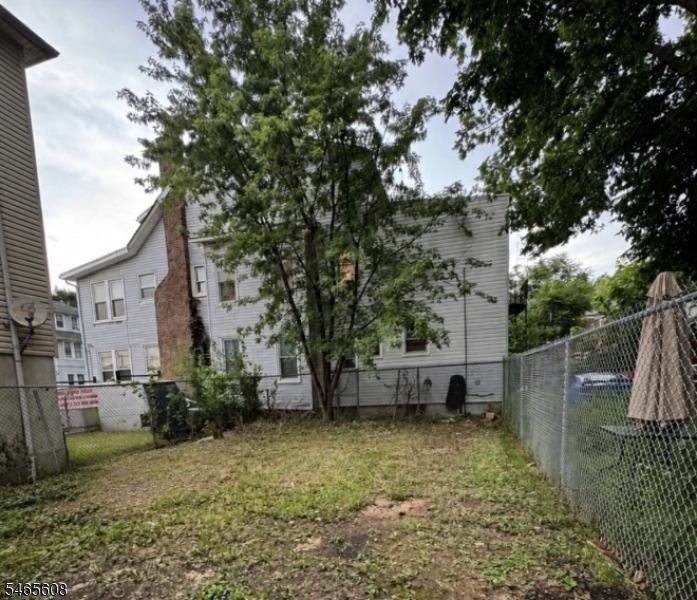 467 Hawthorne Ave Property Photo 13