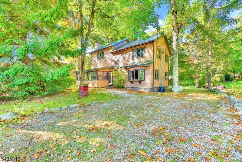 2207 Lakeside Dr W Property Photo 1