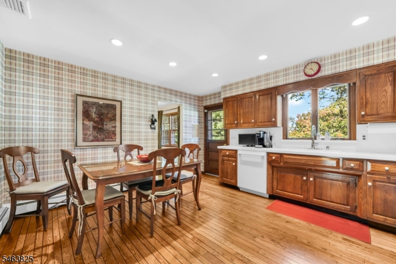 11 Oakland Ter Property Photo 3