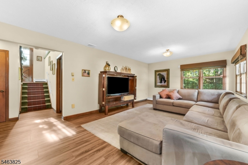 11 Oakland Ter Property Photo 12